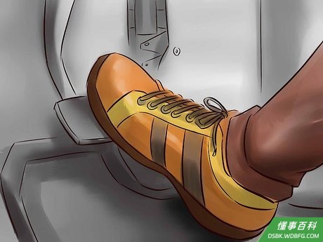 Step 2 轻轻地踩制动器。