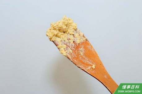 Step 4 混合干料和湿料。