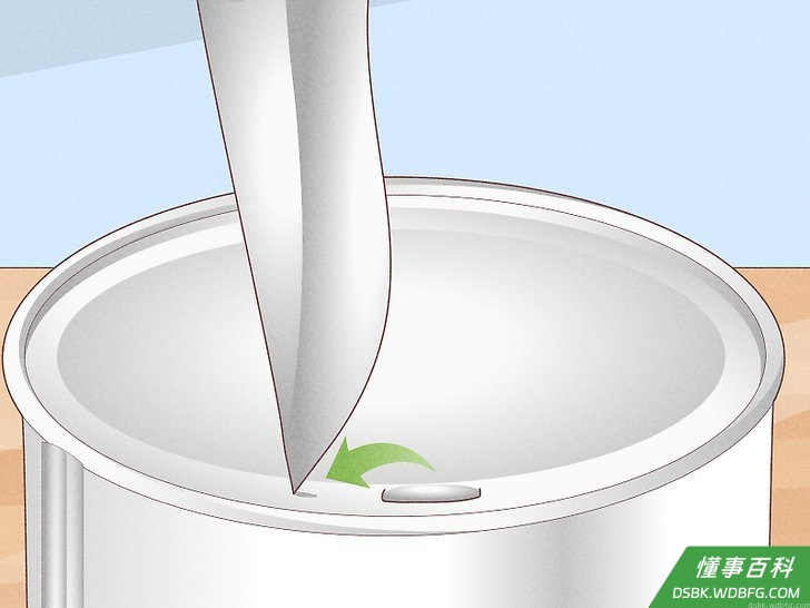 Step 4 抽起折刀,用相同的办法再戳一个洞。