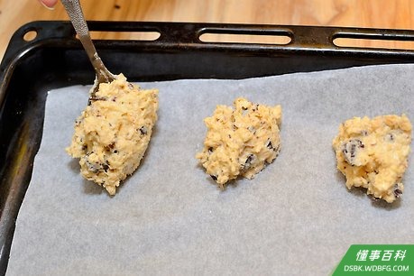 Step 7 舀出饼干。