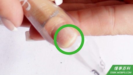 Step 6 修剪和打磨甲片。