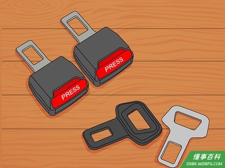 Step 1 如果你不打算系安全带了，你需要先找一个没有连接安全带的安全带头子。