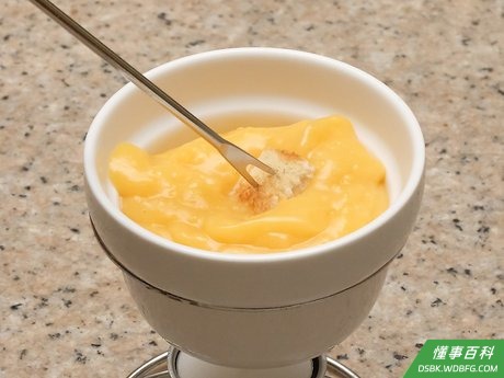 Step 7 同各种食品一起享用火锅。
