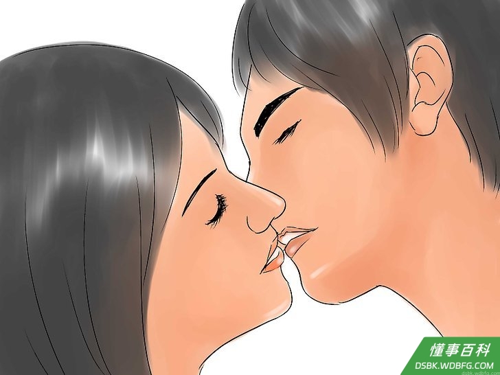 Step 2 轻咬或吮吸他的嘴唇。
