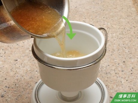 Step 7 将液体转移到你的火锅中。