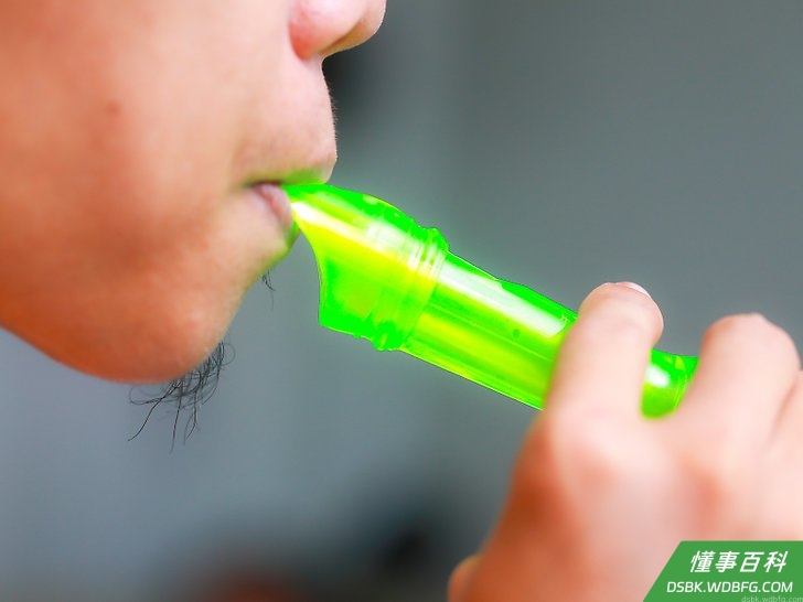 Step 6 如果有需要,你还可以带上一支口哨。