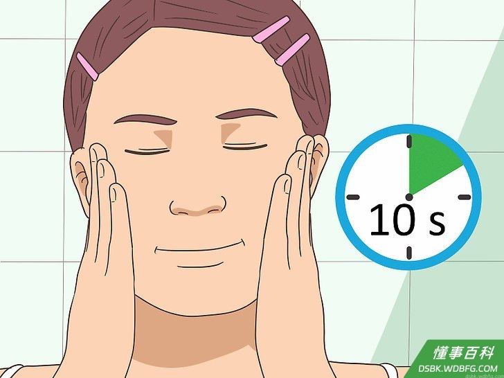 Step 4 在脸上涂抹洗面奶。