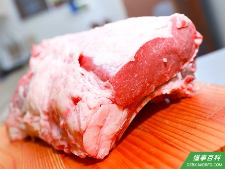 Step 4 烤肉放置在室内,使其达到室温。