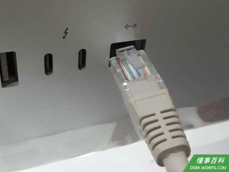 Step 8 将mac主机连接到网络集线器或路由器的WAN端口（以太网）。