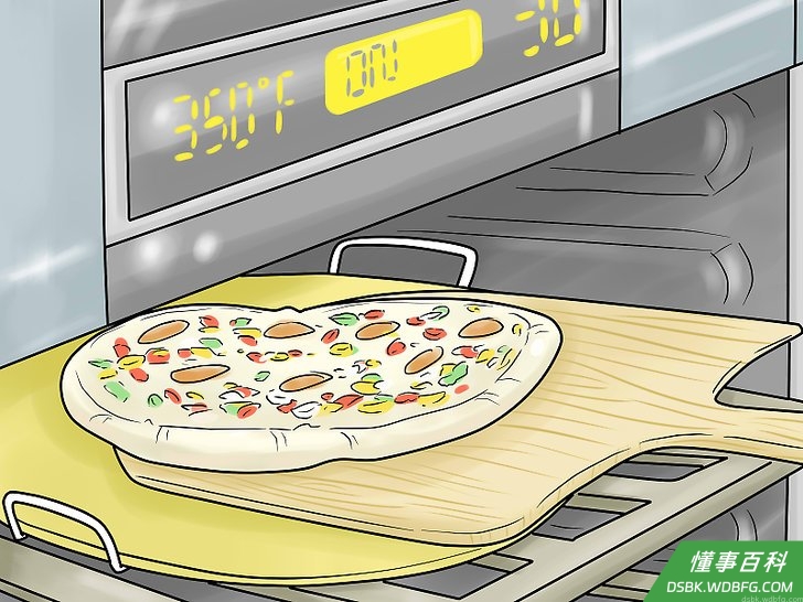 Step 4 用披萨铲把食物放在披萨盘上面。