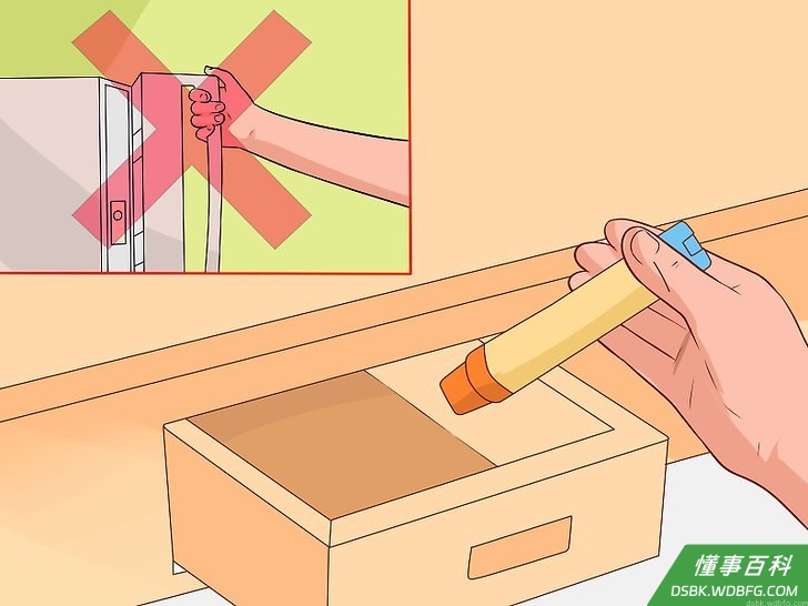 Step 3 正确保存肾上腺素笔。