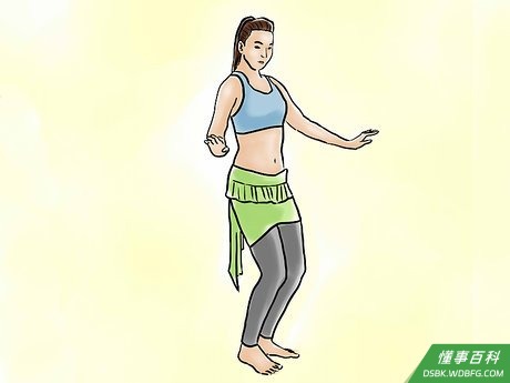 Step 2 保持基本的肚皮舞姿势。