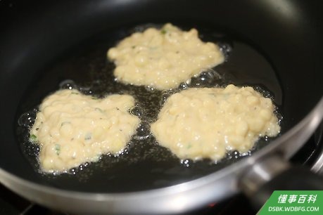 Step 7 煎馅饼。