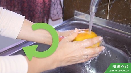 Step 2 洗净水果。