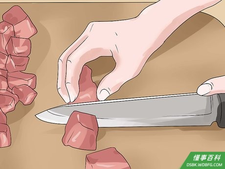 Step 2 把肉类切成小块或者肉条。