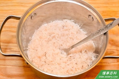 Step 7 完成！用叉子拌松即可食用。