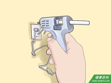 Step 3 加热喷胶枪。