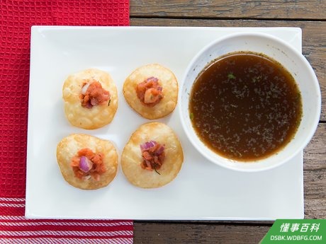 Step 4 在酥炸球变软前吃掉。