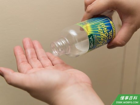 Step 4 用天然产品护发。