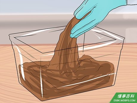 Step 2 将箱子装满土。
