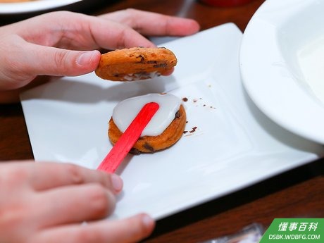 Step 2 烤一盘饼干。