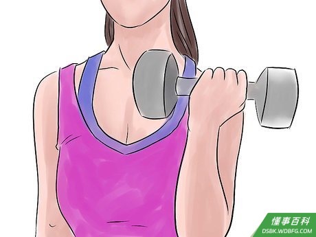 Step 1 做二头肌弯举。