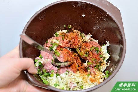 Step 5 加入调味料。