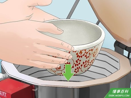Step 3 重新加热陶器以使釉彩凝结。