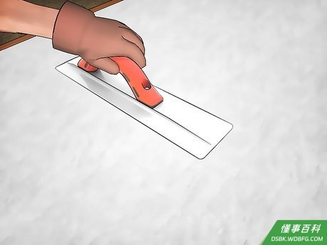 Step 1 用泥刀再次平整表面。