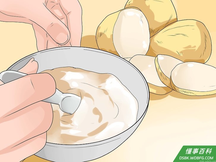 Step 4 将土豆泥敷在皮肤上。