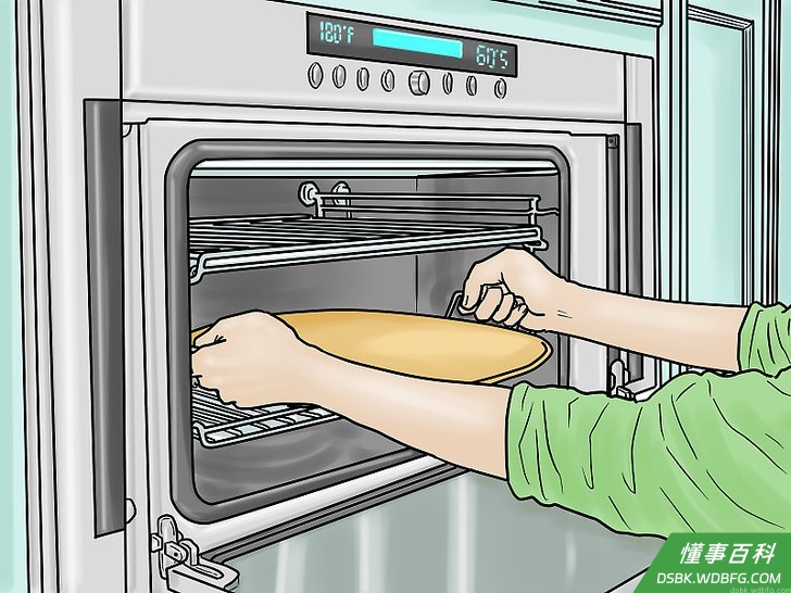 Step 1 把披萨盘放到传统烤箱内部。