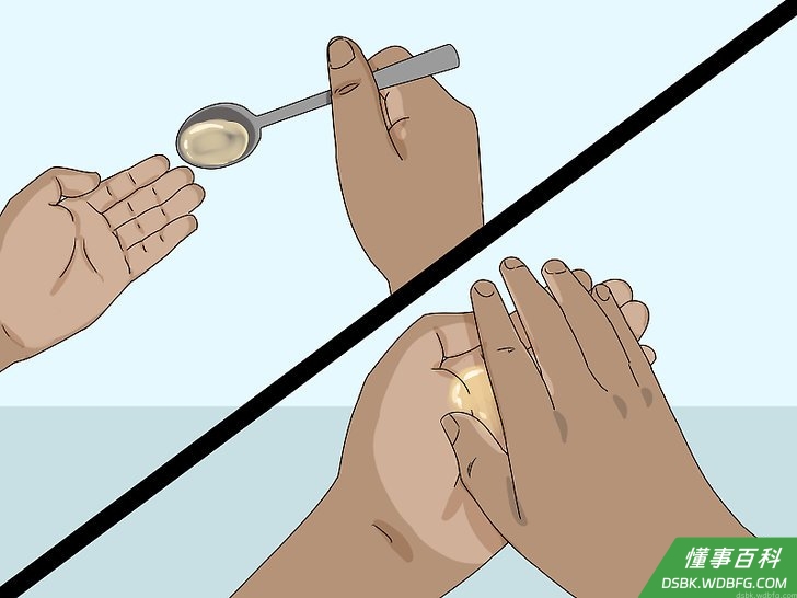 Step 2 将椰子油放在手掌中。