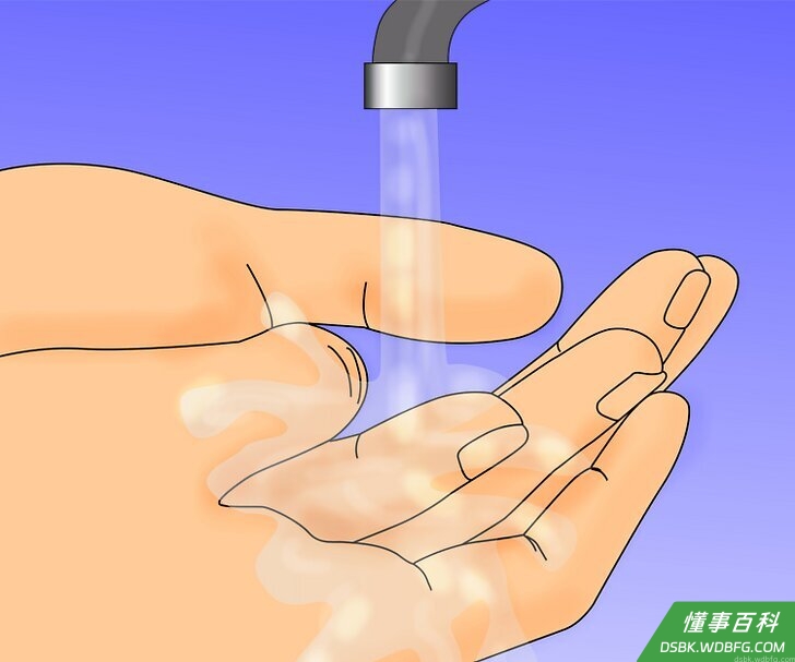 Step 2 用凉水冲洗双手，擦干。