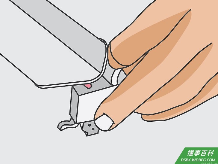 Step 4 将打火机油注入打火机中,补充燃料。