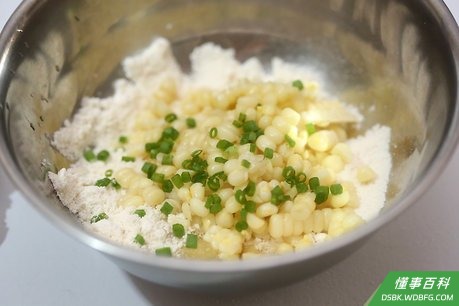 Step 4 加甜玉米。