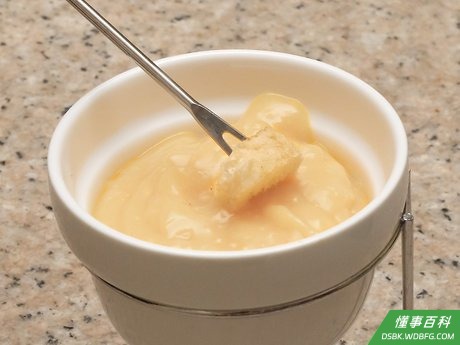 Step 3 用白巧克力火锅将所有材料混合。