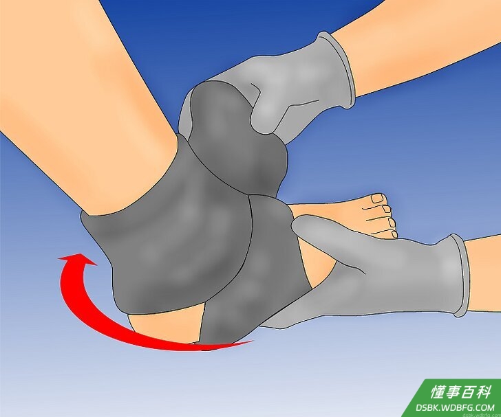 Step 1 打湿袜子并放在踝部。