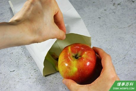 Step 2 在袋子中加入其它水果（可选）。