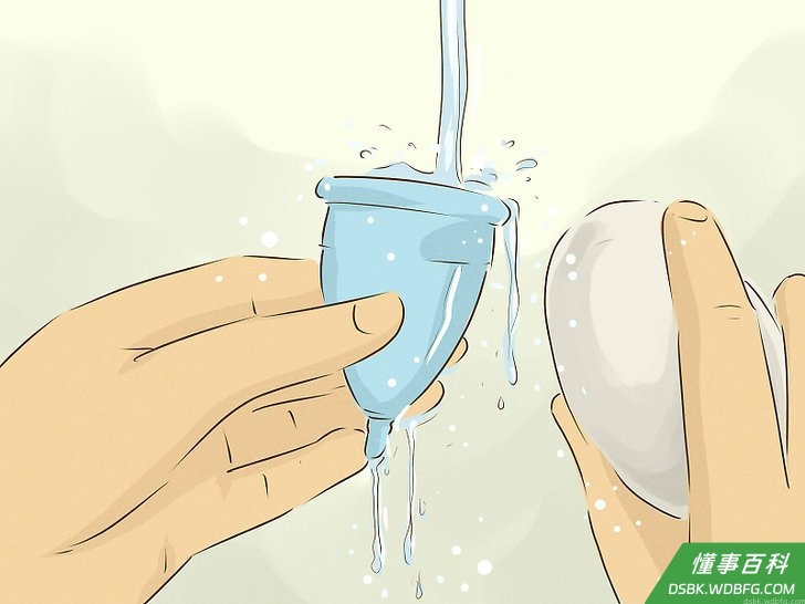 Step 5 用肥皂和水清洗月经杯。