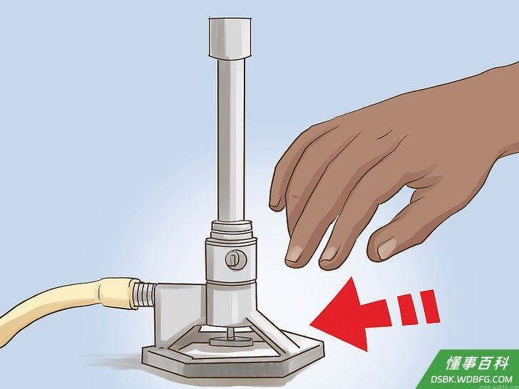 Step 4 只接触煤气喷灯的底座。