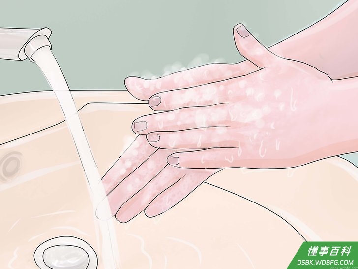 Step 1 即使你之后会戴手套，也必须先用抗菌肥皂把手洗干净。