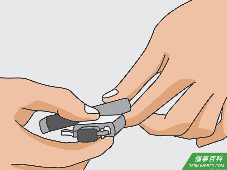 Step 6 将打火机插回外壳中。