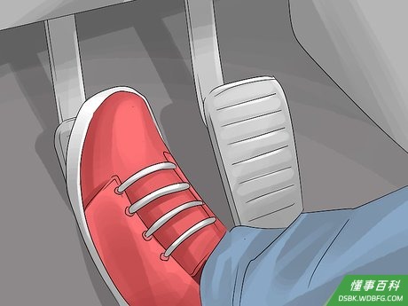 Step 5 用力踩制动器。
