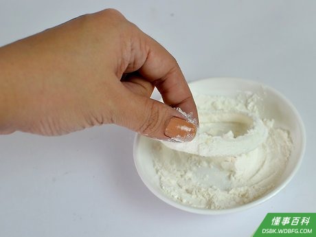 Step 6 炸洋葱圈。