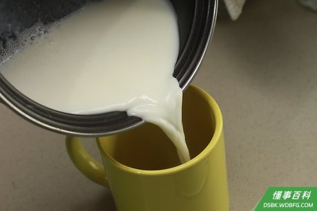 Step 3 煮好了之后倒进杯子里。