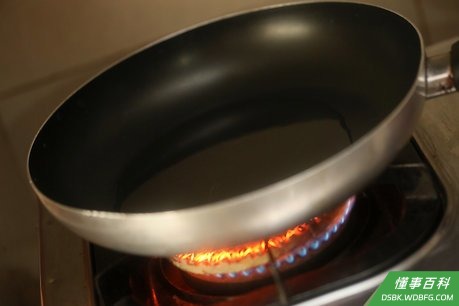 Step 6 将油加热。