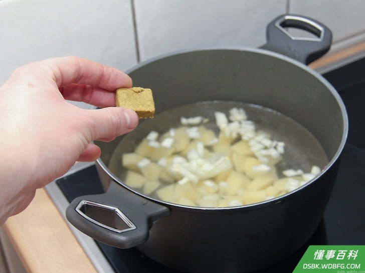 Step 2 把各种食材放入一个锅中。