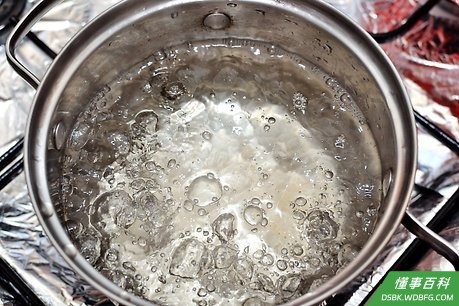 Step 1 烧开一锅水。