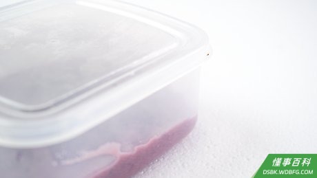 Step 10 把没吃完的紫薯泥放入冰箱。