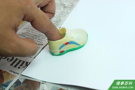 Step 4 将准备好的图案印到涂漆面上。